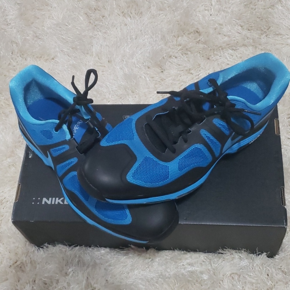 Nike - Picture 2 of 4